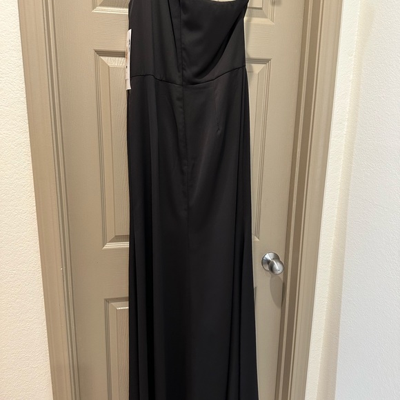 Hayley Paige - Black long gown one shoulder special occasion dress. NWT size 14 - Picture 8 of 10